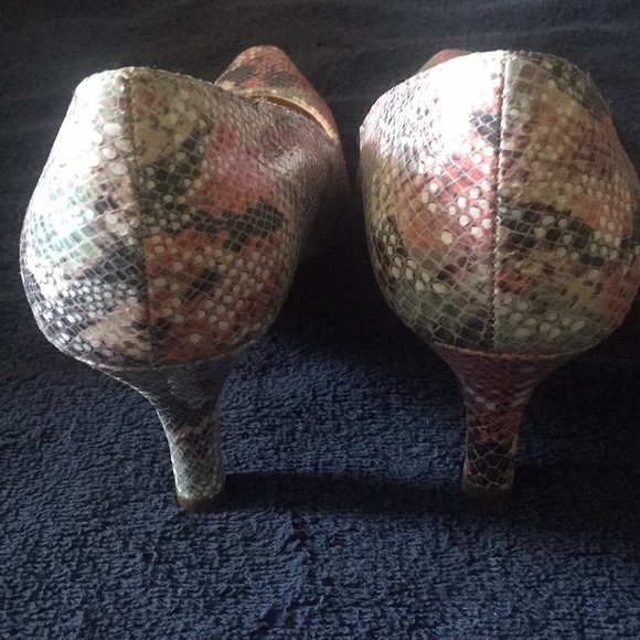 Karen Scott Multicolored Snakeskin Heels/Pumps 9 - Picture 4 of 7